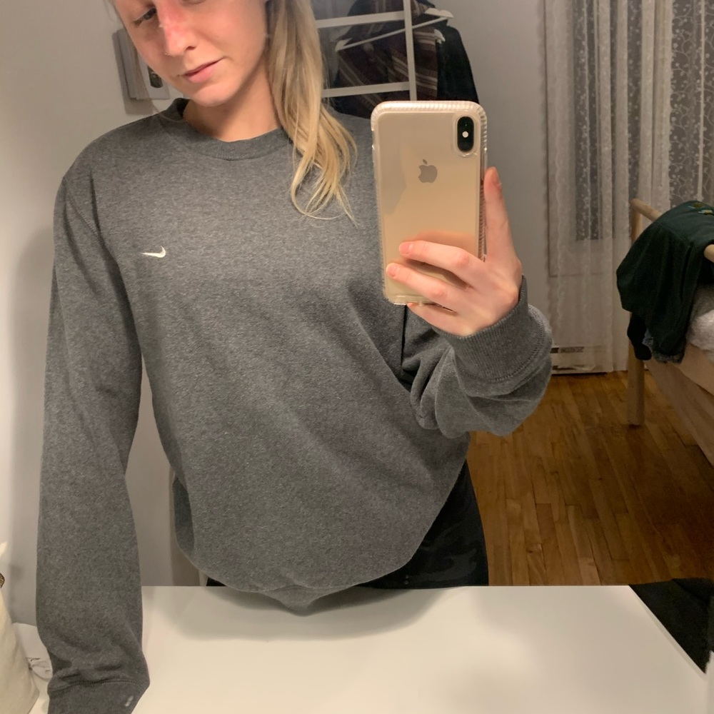 NIKE SWEATER